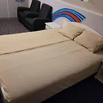 Fargerik Retro Enebolig,Parkering Pa Stedet!